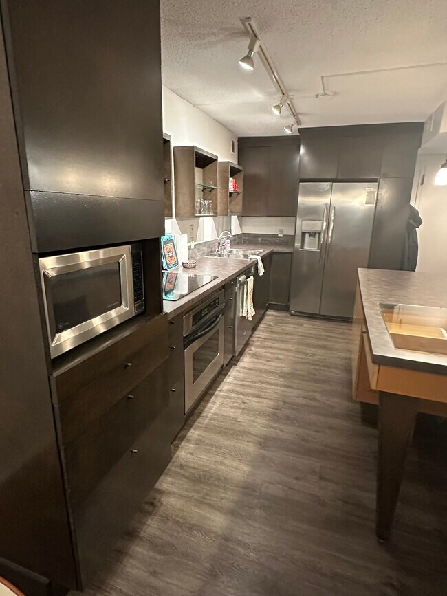 Foto del edificio - 4545 Wornall Rd