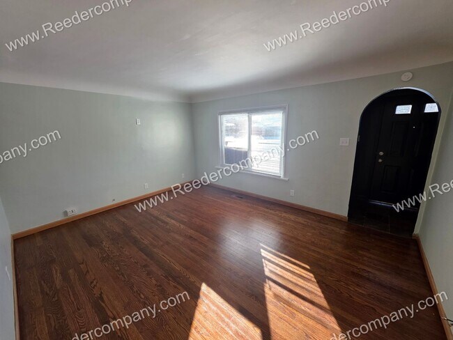 Foto del edificio - 3317 173rd St