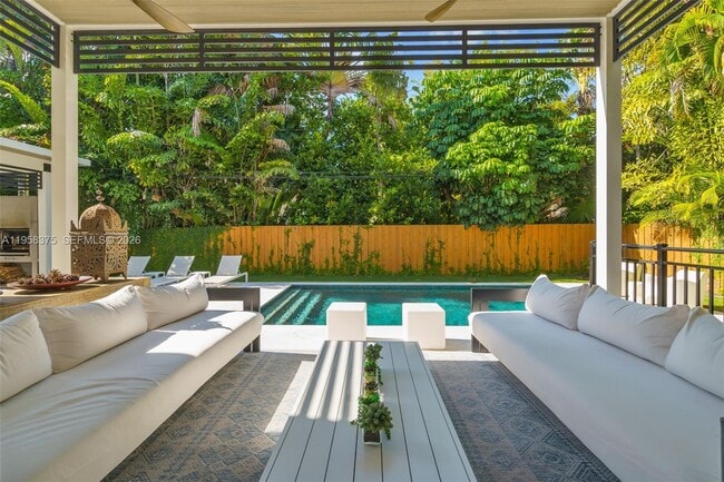 Foto del edificio - 420 Palmwood Ln