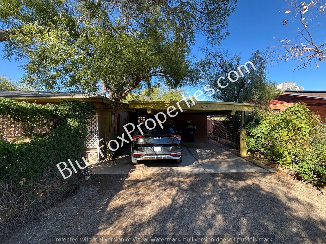 Foto principal - 809 N Irving Cir