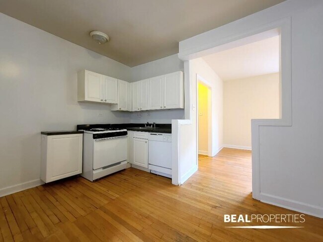 Building Photo - 1 bedroom in CHICAGO IL 60613