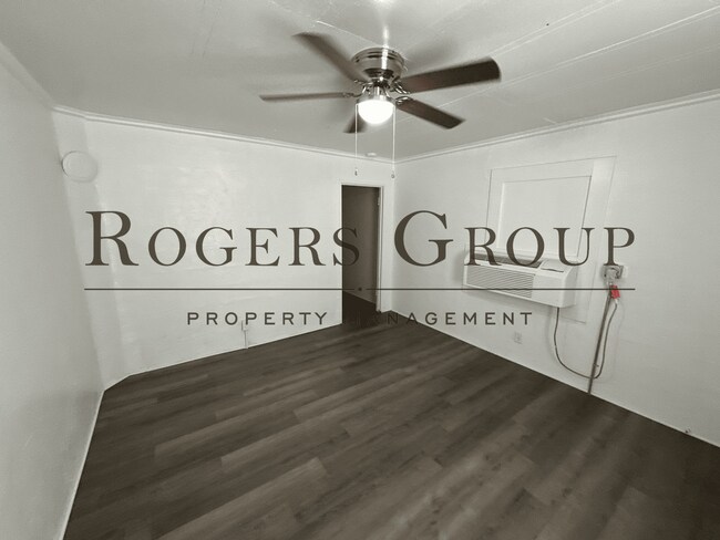 Building Photo - #450 - 424-426 Merriman St Duplex