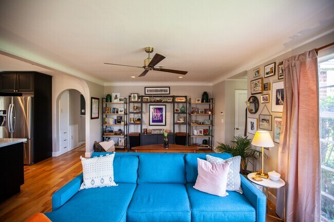 Foto del edificio - 833 W Earll Dr