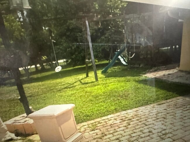 Building Photo - 8698 Banyan Blvd