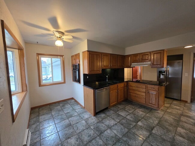 Building Photo - Three Bedroom Two Bath House