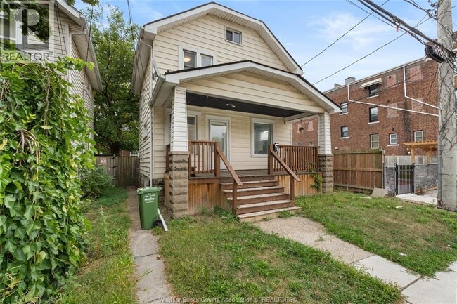 Building Photo - 1382 Pelissier St