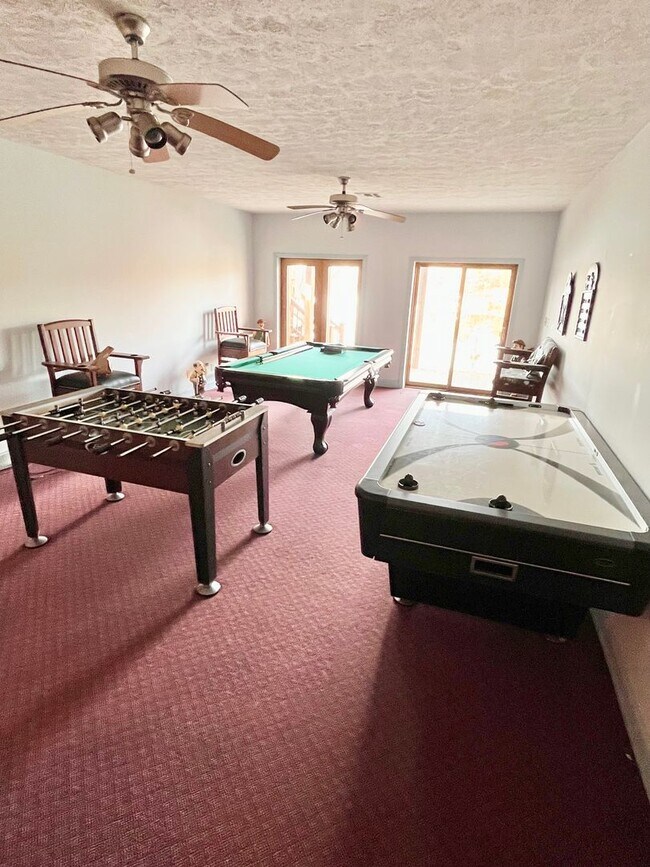 Foto del edificio - 4 Bedroom || 3 Bathroom home on Leesville Lake