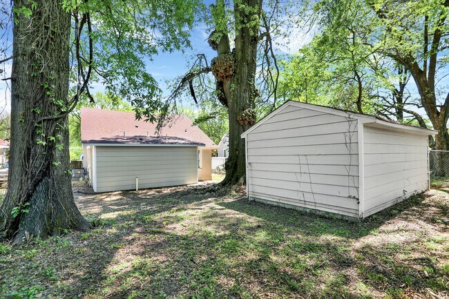 Building Photo - 549 Josephine St
