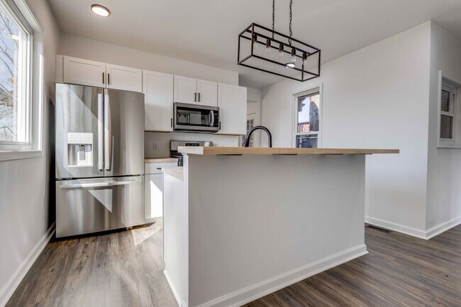 Building Photo - AVAILABLE MAY 2026! Stunning 2-Bedroom Home in Mt. Washington – Completely Renovated!