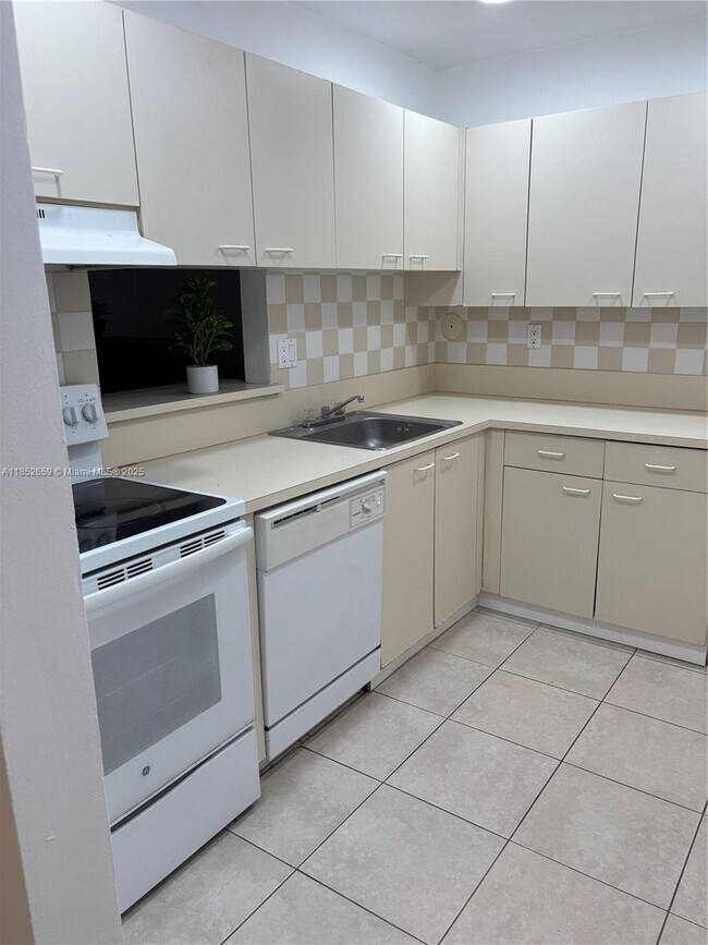 Foto del edificio - 10431 N Kendall Dr