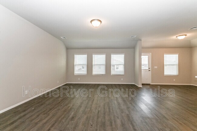 Building Photo - 7418 E 157th Pl S