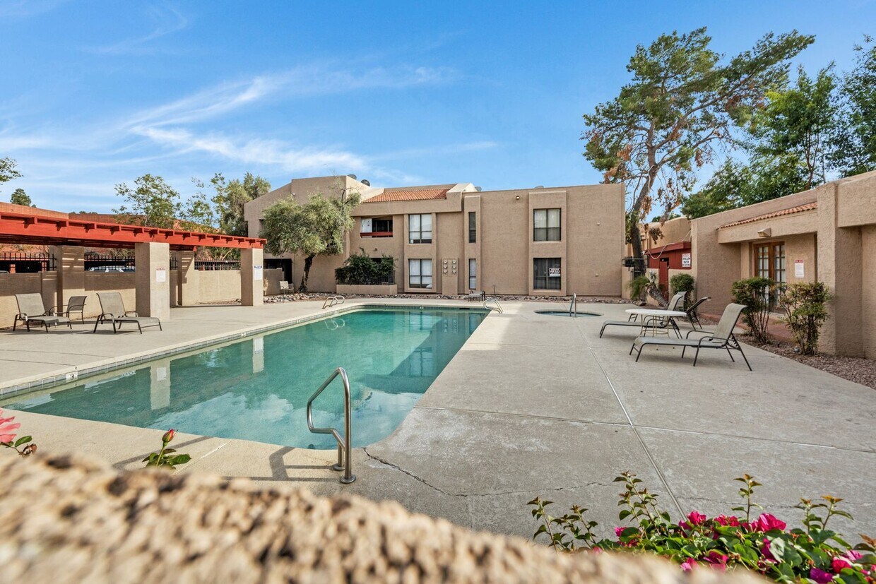 Primary Photo - Freshly Updated Condo with In-Unit Laundry
