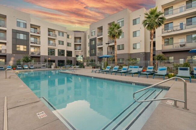 Foto del edificio - 711 W Broadway Rd