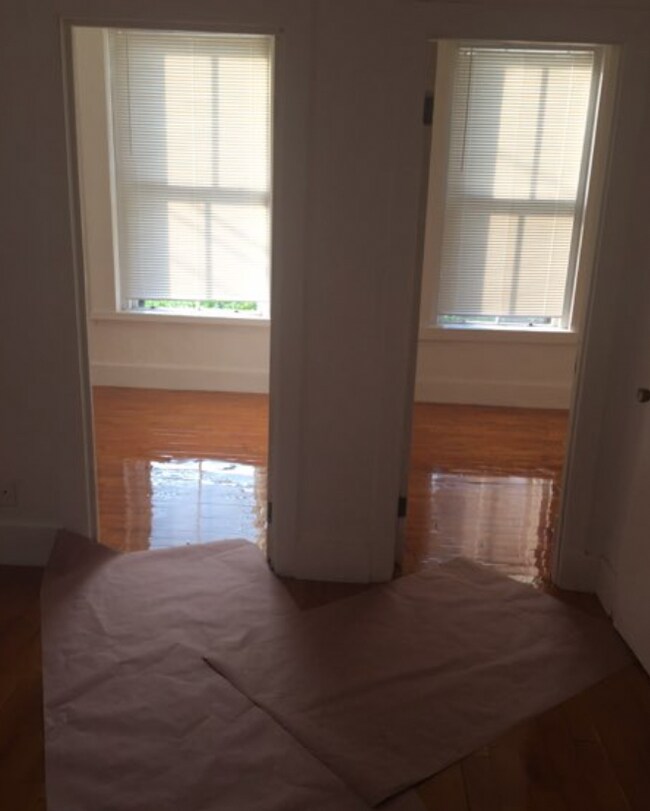 Building Photo - 4 Adella Pl