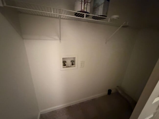 Building Photo - Lovely Three Bedroom , One and a Half Bath...