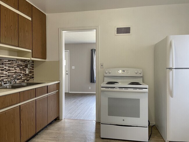 Building Photo - 1302 Chalfant