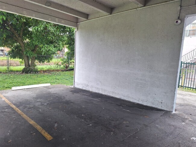 Foto del edificio - 1300 W 53rd St