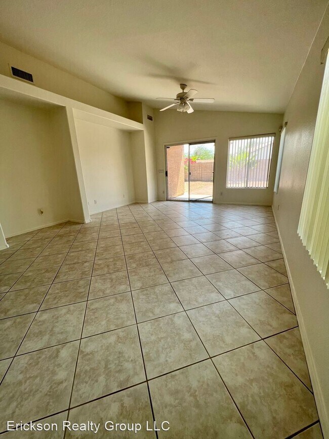Building Photo - 3 br, 2 bath House - 9807 E. Kiva Ave