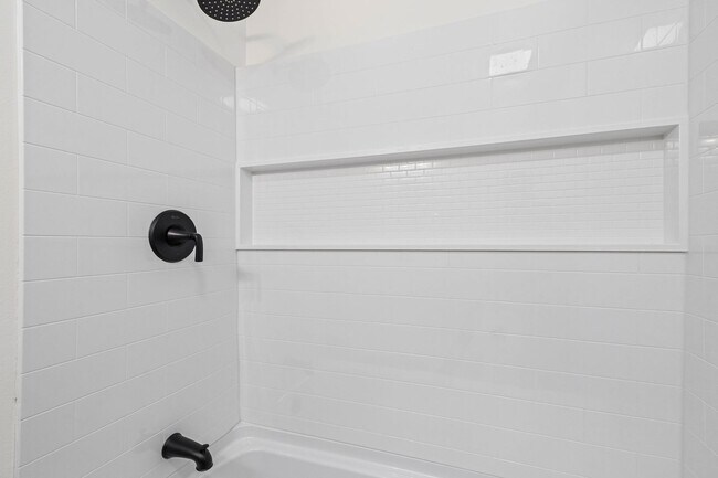 Foto del edificio - 1860 Calmes St