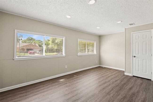 Foto del edificio - 15911 Mill Point Dr