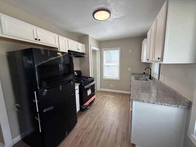 Foto del edificio - This beautifully updated 3-bedroom, 1-bath single-family home is ready for move-in!