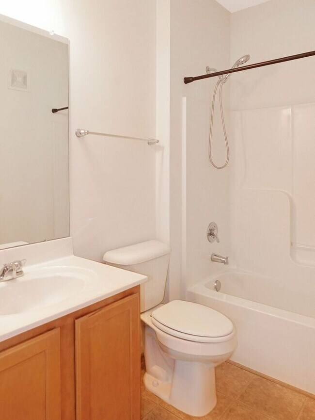 Foto del edificio - Pet Friendly Condo with Private Balcony and 1 Car Garage