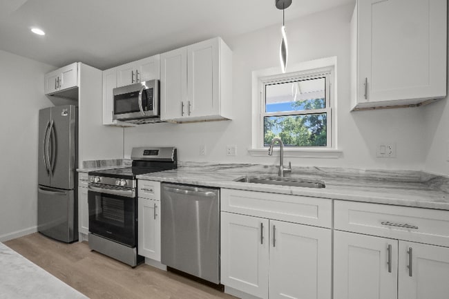 Building Photo - 34 Cross St