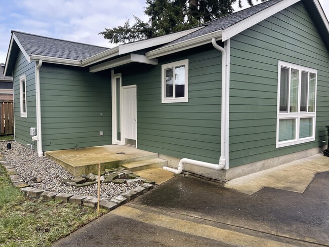 Main entry to front, front patio - 5938 Danials Loop SE