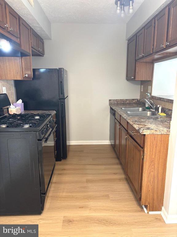 Foto del edificio - 130 Kenwood Dr