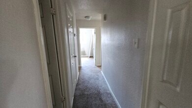 Building Photo - 8710 Parkway Forest Dr