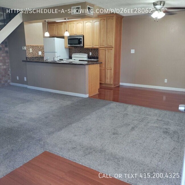 Building Photo - Cozy 2 bedroom Ready for Move In!!