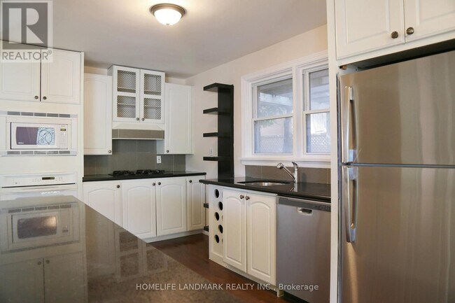 Building Photo - 117 Prince Charles Dr