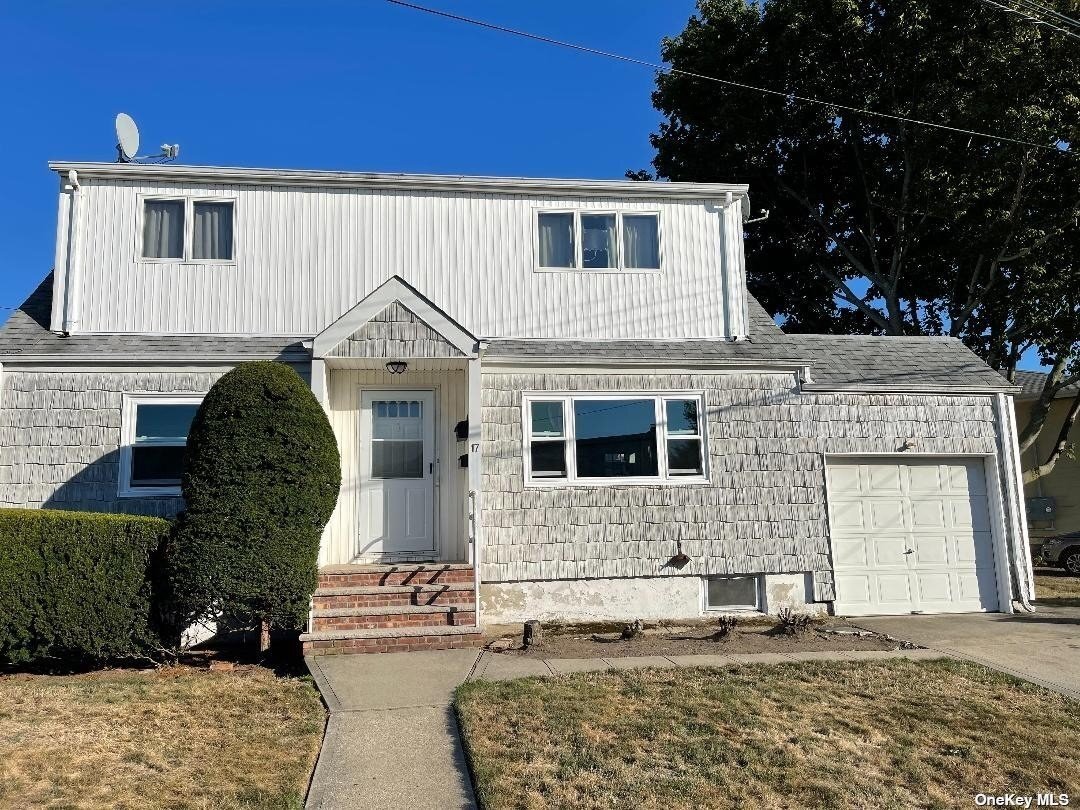 17 Roosevelt Pl, Island Park, NY 11558 Room for Rent in Island Park