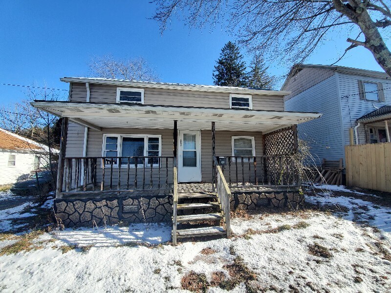 283 12th St, Rainelle, WV 25962 House Rental in Rainelle, WV