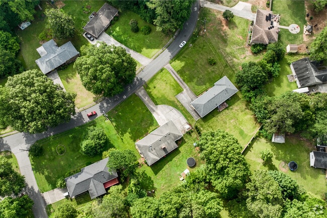 Lots with spacious front and back lawns are a common characteristic of Powder Springs homes.