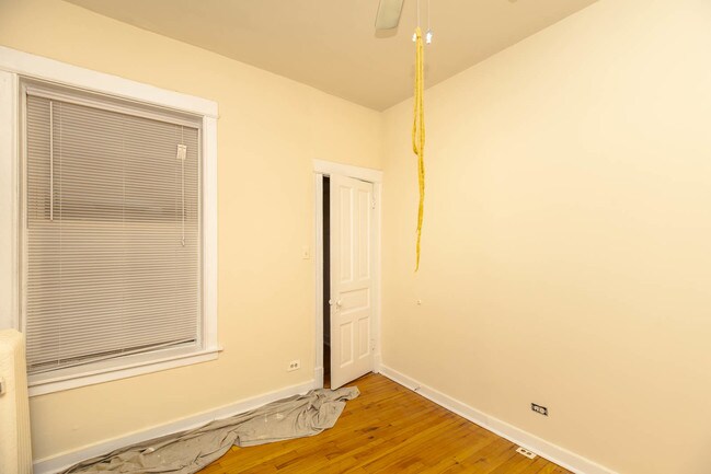 Building Photo - 1530 W Wilson Ave