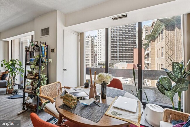 Foto del edificio - 1326 Spruce St