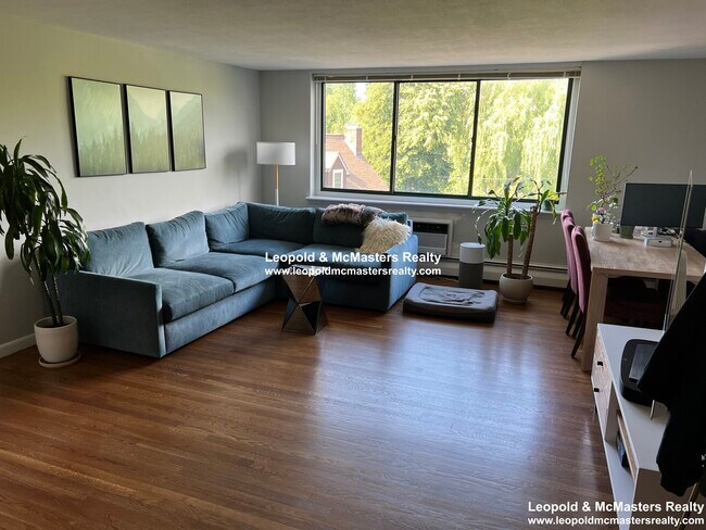 Building Photo - 520 Washington St