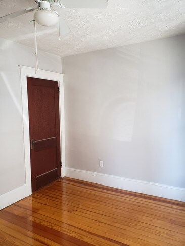 Foto del edificio - 89 Elmwood Rd