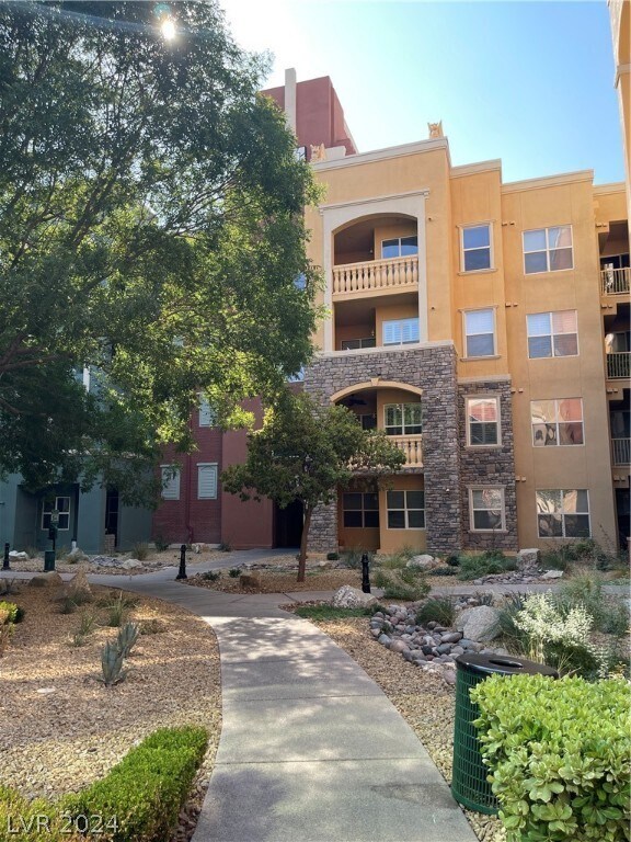 Building Photo - 68 E Serene Ave
