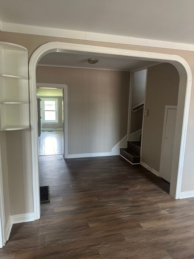 Building Photo - Single Family House located on North Locus...