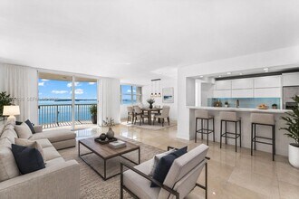 Building Photo - 1420 Brickell Bay Dr