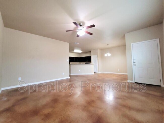 Foto del edificio - 7025 Cameron Park Rd