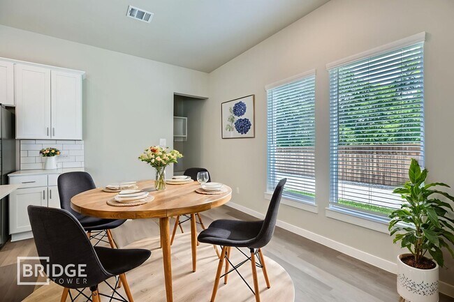 Foto del edificio - 1016 Hudson Wy