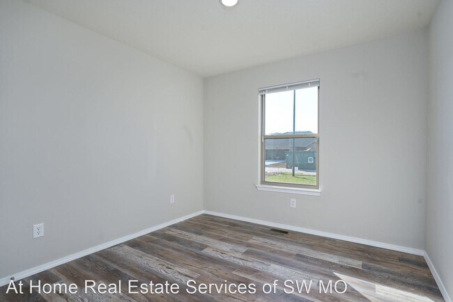 Building Photo - 4 br, 2 bath House - 513 Evergreen