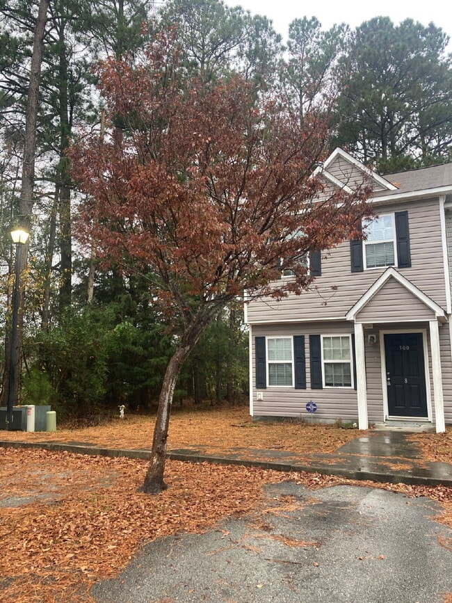 Building Photo - 300 Burley Dr