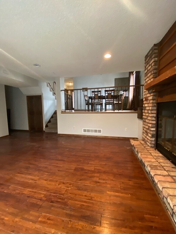 Building Photo - 3905 Harbor Ln N