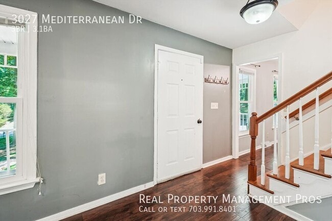 Building Photo - 3027 Mediterranean Dr