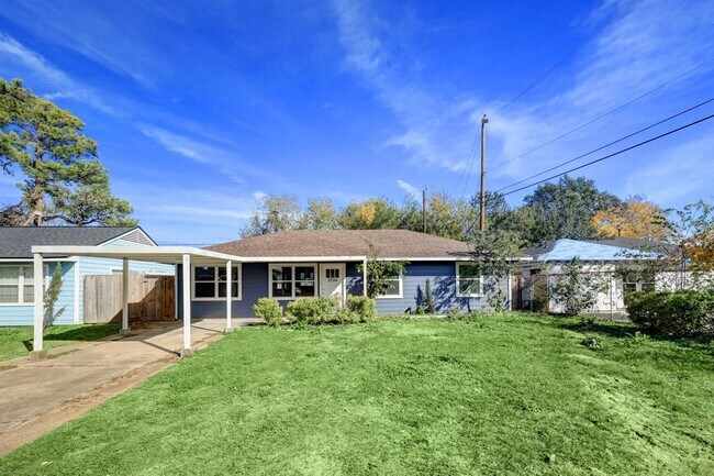 Building Photo - 2534 Roy Cir