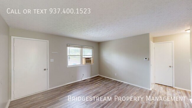 Building Photo - Ranch style 2 bedroom, 1 bath unit in Hube...